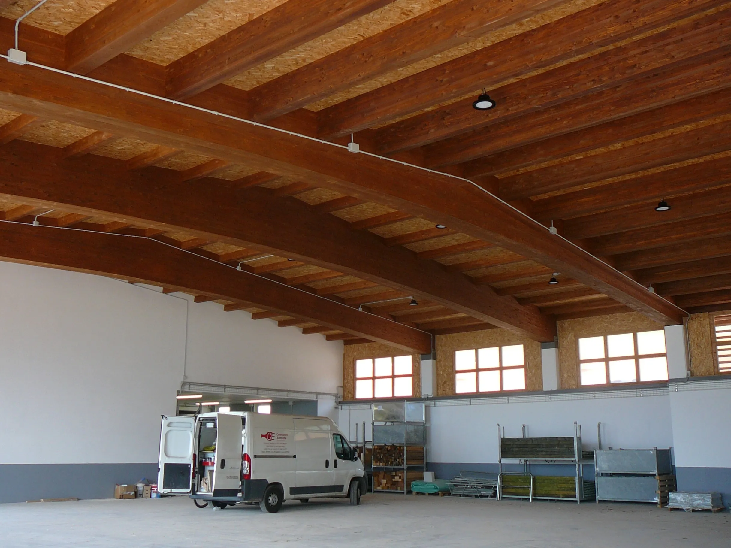 Impianto elettrico e illuminazione in laboratorio di carpenteria a Faedo